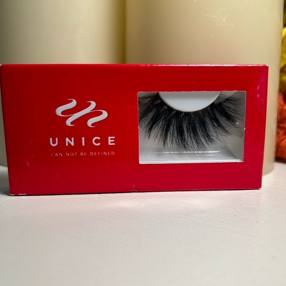 Lot of Eyelashes- Beauty Products NEW - Picture 9 of 11